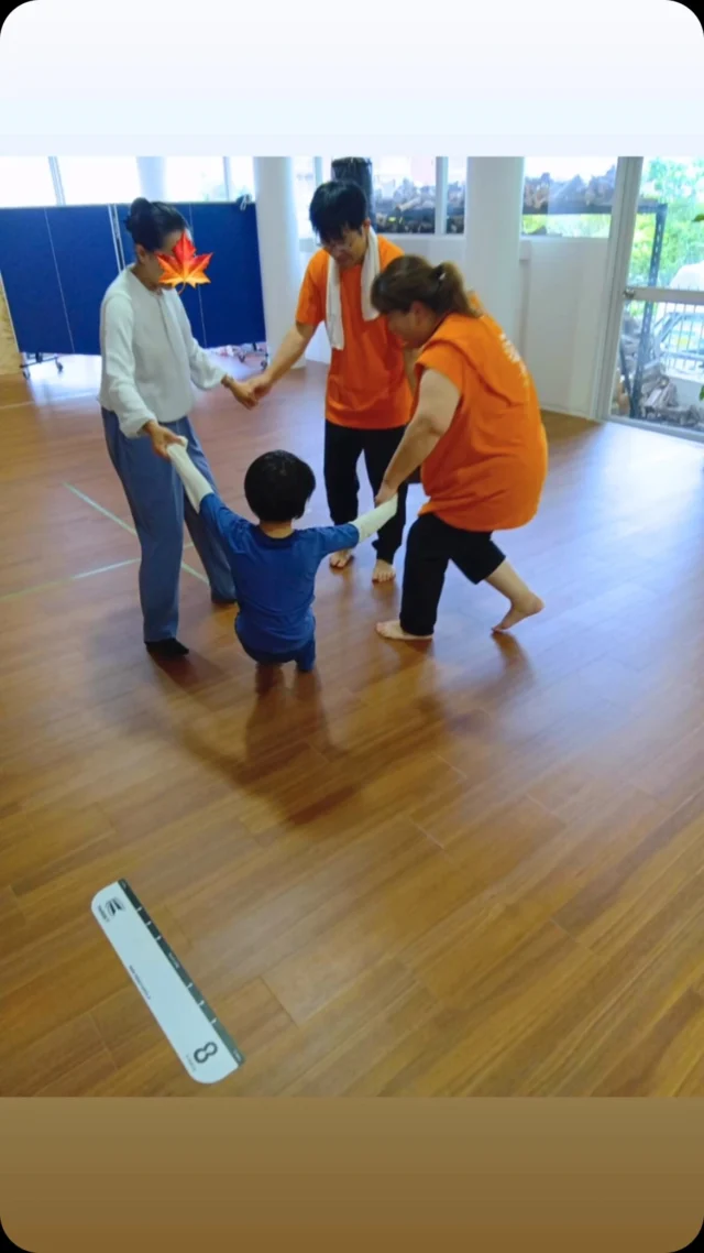 児童発達支援•放課後等デイサービスKAEDEです🍁
今日はKAEDEの体験会を開催しました！！
お母さんとお子さんでリズム運動して体動かしてもらいました！🕺
5月25日(日曜日)時刻:午後14時〜15時
に体験会を行います！！
⚠️要予約なのでご注意下さい⚠️
手作りおやつを作ったりリズム運動をぜひ体験しに来て下さい！！
お問い合わせはこちら↓↓
お電話☎️:0745-73-7344
メール✉️:info@kaede35.com
住所🗺️:奈良県生駒郡三郷町城山台3丁目9-5
#児童発達支援#放課後等デイサービス#児童#KAEDE#リズム運動#手作りおやつ#奈良県#三郷町